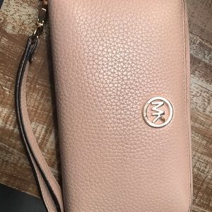 Michael Kors Wristlet Wallet